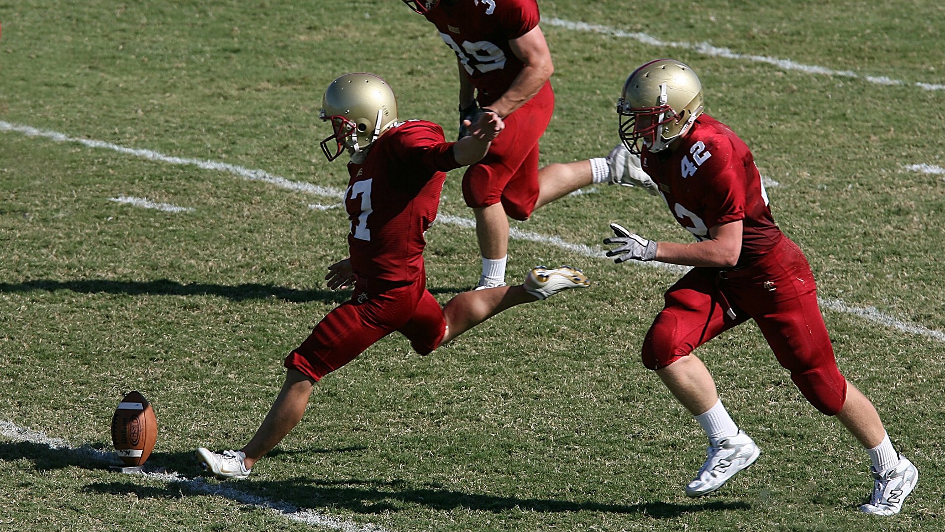 球员是否应定期接受慈善培训，球员就应该在